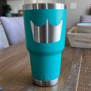 Yeti 30oz Rambler with SHEFIT branding